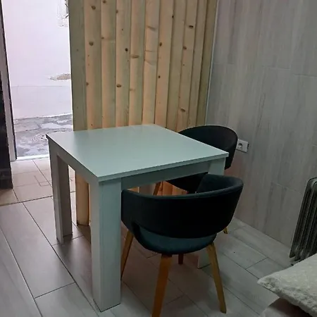 Corner Apartment *